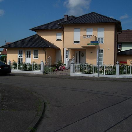 Gaestehaus Tante Tienchen 7 Minuten Zu Fuss Zum Europa Park , Plus Kostenloses Parkplatzticket Rulantica ,Alle Unsere Suiten Haben Einen Balkon Rust Εξωτερικό φωτογραφία