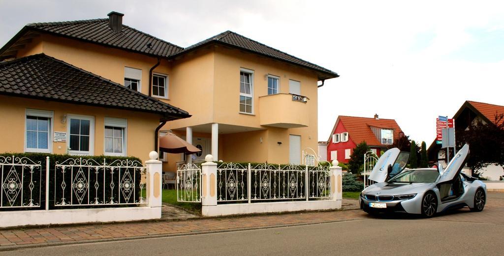 Gaestehaus Tante Tienchen 7 Minuten Zu Fuss Zum Europa Park , Plus Kostenloses Parkplatzticket Rulantica ,Alle Unsere Suiten Haben Einen Balkon Rust Εξωτερικό φωτογραφία