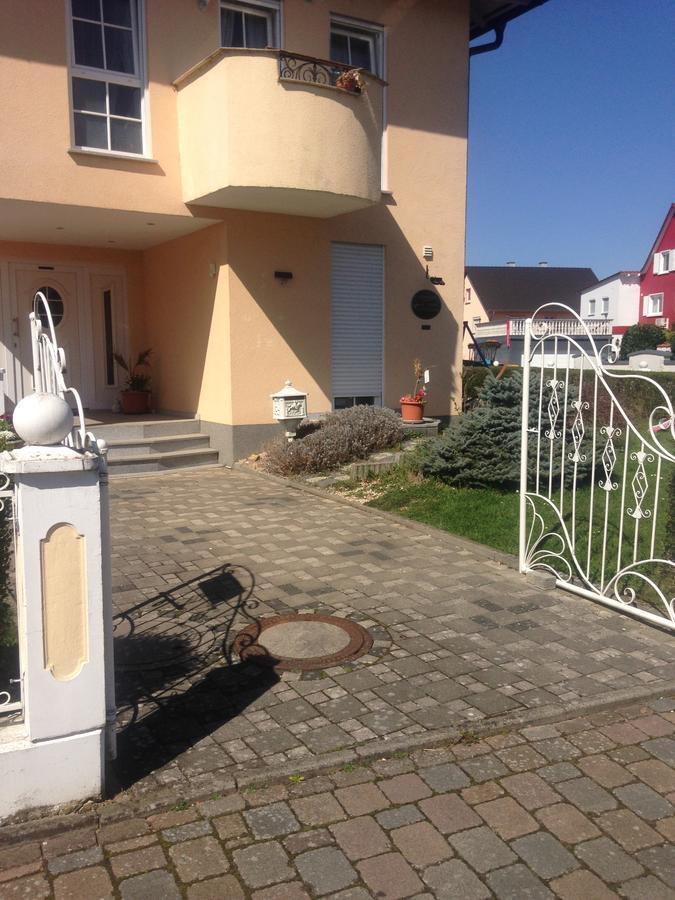 Gaestehaus Tante Tienchen 7 Minuten Zu Fuss Zum Europa Park , Plus Kostenloses Parkplatzticket Rulantica ,Alle Unsere Suiten Haben Einen Balkon Rust Εξωτερικό φωτογραφία