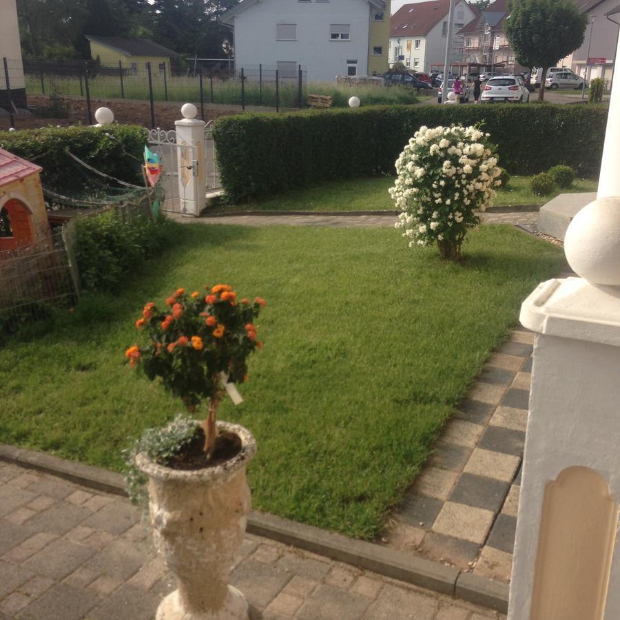 Gaestehaus Tante Tienchen 7 Minuten Zu Fuss Zum Europa Park , Plus Kostenloses Parkplatzticket Rulantica ,Alle Unsere Suiten Haben Einen Balkon Rust Εξωτερικό φωτογραφία