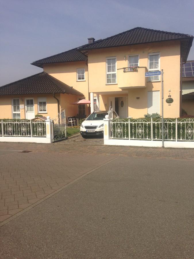 Gaestehaus Tante Tienchen 7 Minuten Zu Fuss Zum Europa Park , Plus Kostenloses Parkplatzticket Rulantica ,Alle Unsere Suiten Haben Einen Balkon Rust Εξωτερικό φωτογραφία