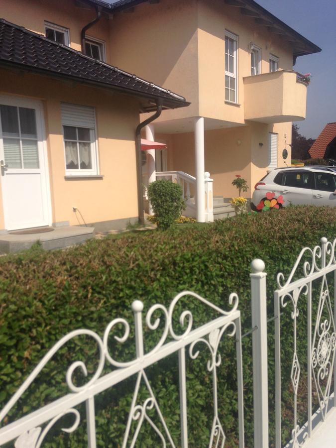 Gaestehaus Tante Tienchen 7 Minuten Zu Fuss Zum Europa Park , Plus Kostenloses Parkplatzticket Rulantica ,Alle Unsere Suiten Haben Einen Balkon Rust Εξωτερικό φωτογραφία